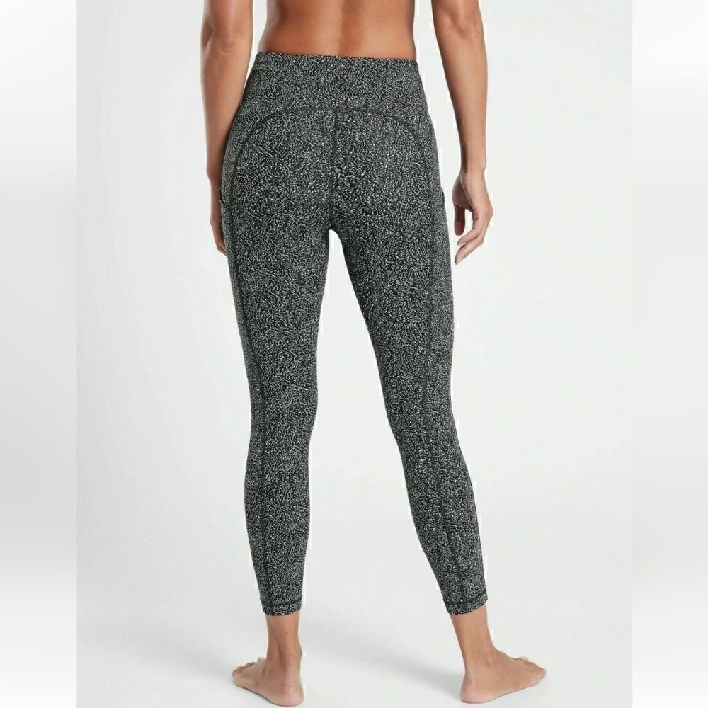 ATHLETA Ultimate Stash Pocket Textured 7/8 TIGHT Leggings Size XS